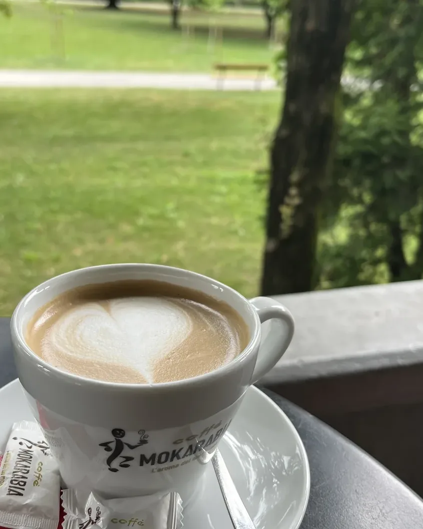 Mokarabia kava u kafiću Super A